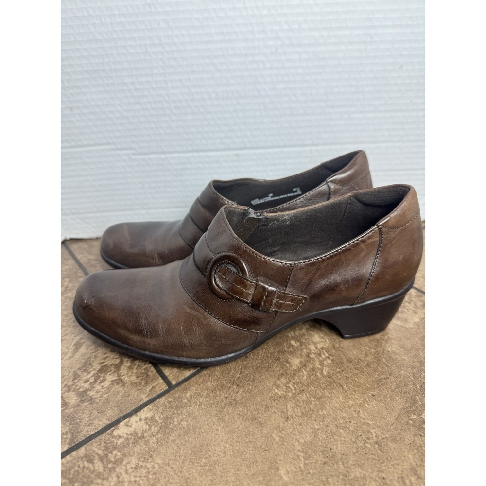 Clarks Boots Womens 9M Brown Ankle Booties Leather Heels Buckle Side Zip - Picture 4 of 9